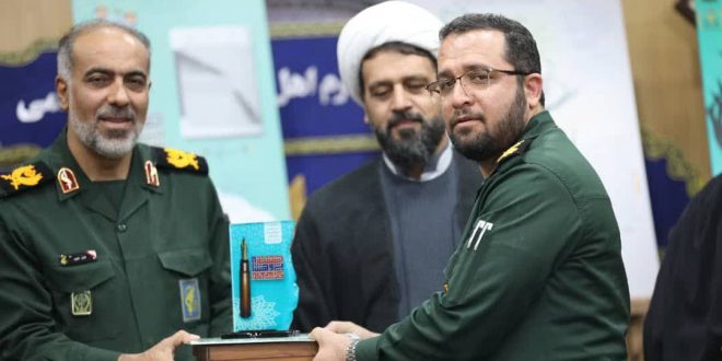 کسب عنوان پژوهشگر برتر نیروهای مسلح فارس توسط مدیر کانون مصلای جمعه خفر